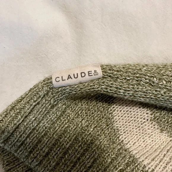 Claude & Co Moon Sweater - Picture 8 of 9